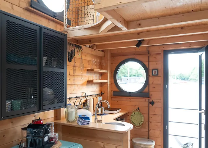 Gemuetliche Auszeit Auf Der Dove Elbe - Hausboot Agathe Botel